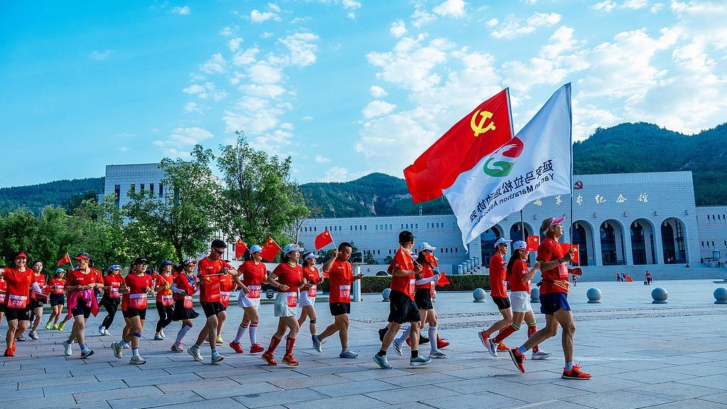 李强会见韩国总理金民锡