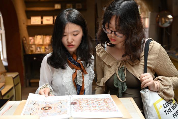 岚图知音上市万元起