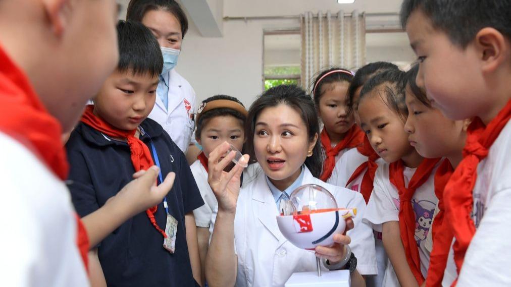 萧敬腾在婚礼上泪流满面