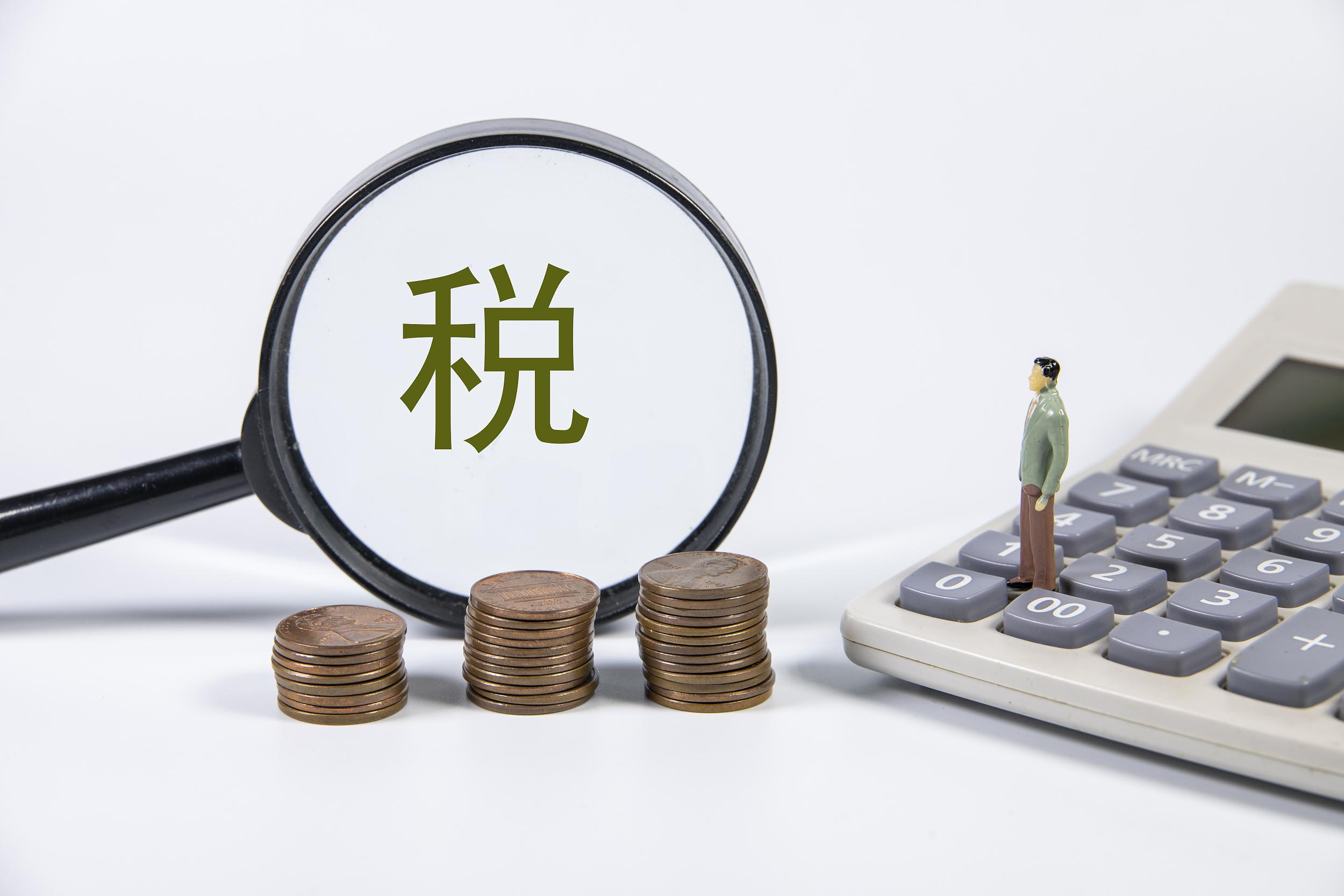 小米冲上公交站台致人受伤