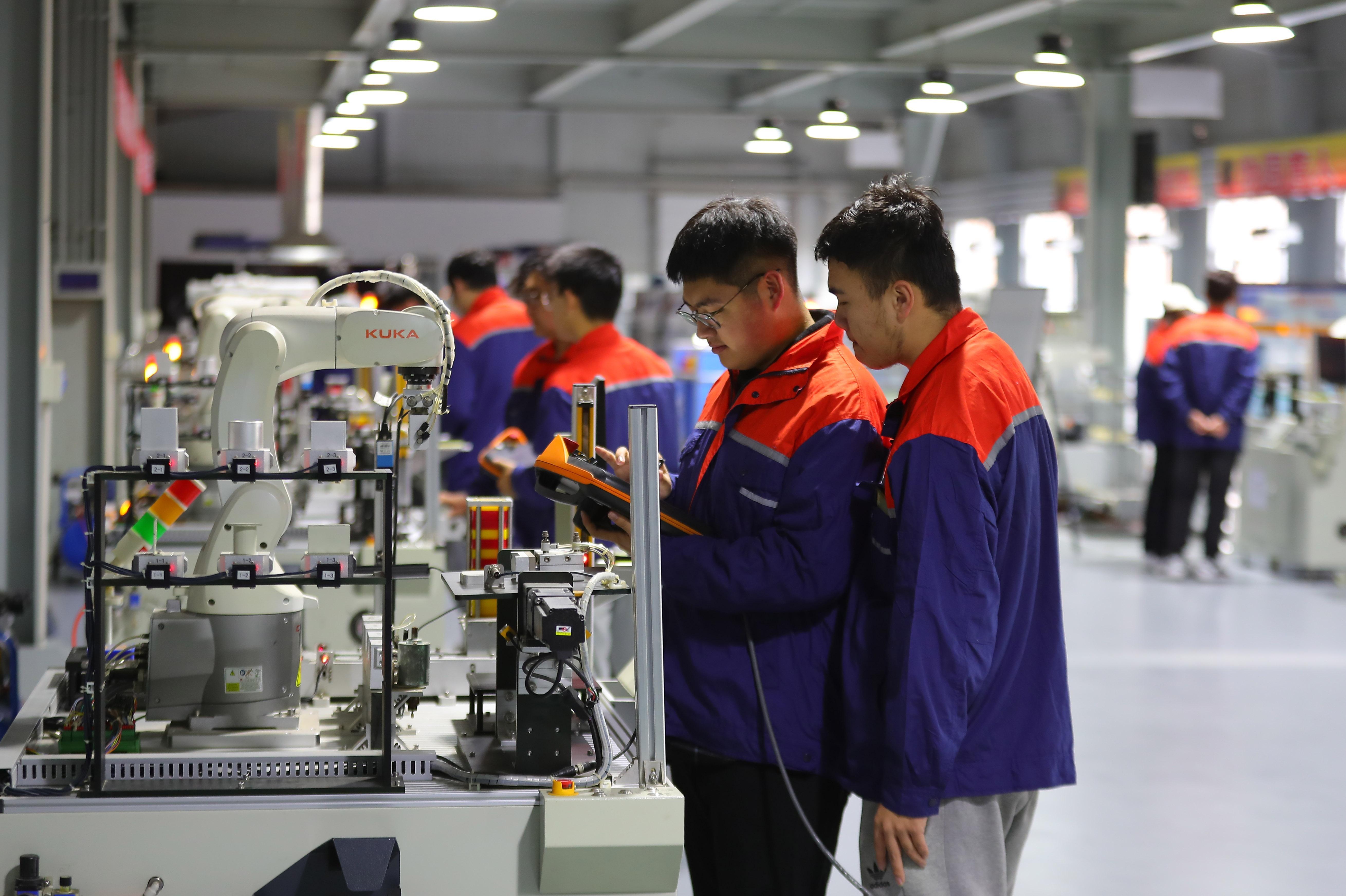 《求是》杂志发表习近平总书记重要文章《一体推进教育科技人才发展》